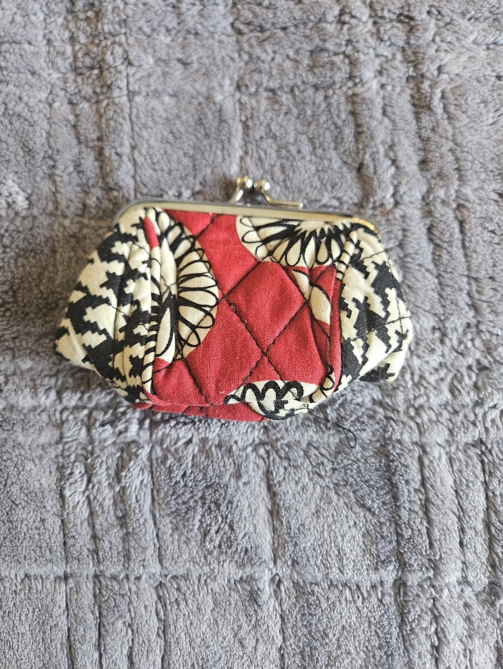 Quilted Floral Print Clasp Coin Purse - Red & White